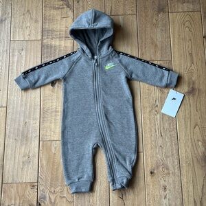 NEW Nike Hooded Fleece Jumpsuit size 6 Months